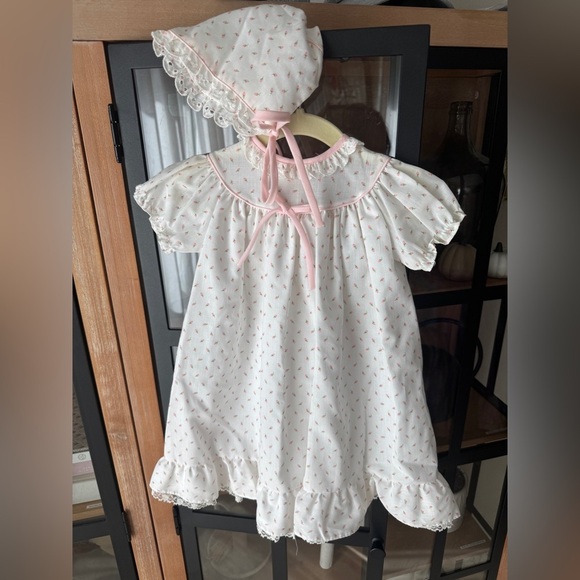 Vintage 1980s gown bonnet set rosebuds print baby girl bow lace eyelet heirloom - Picture 7 of 10